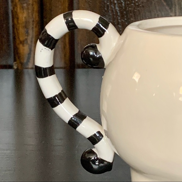 Halloween Skull Ceramic Mug - Picture 7 of 10